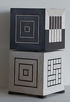 9 abstracte schilderijtjes
Draaibare kubus 
 12,5 x 12,5 cm